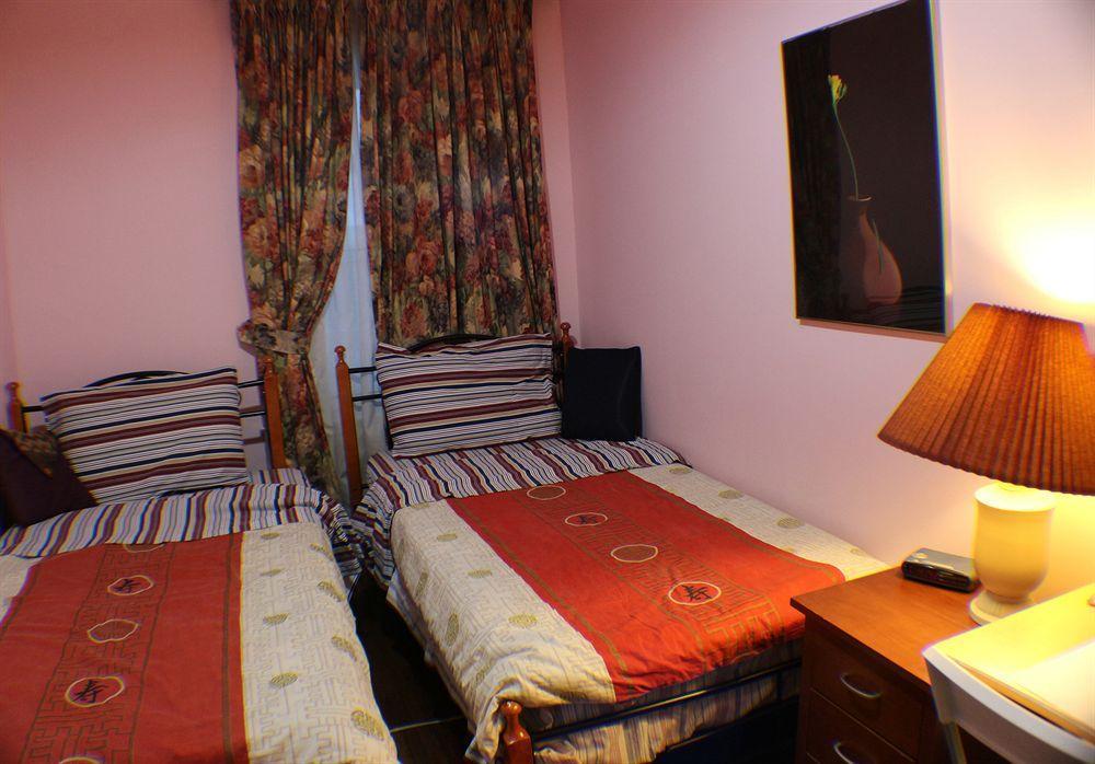 Comfy Guesthouse & Suite トロント エクステリア 写真