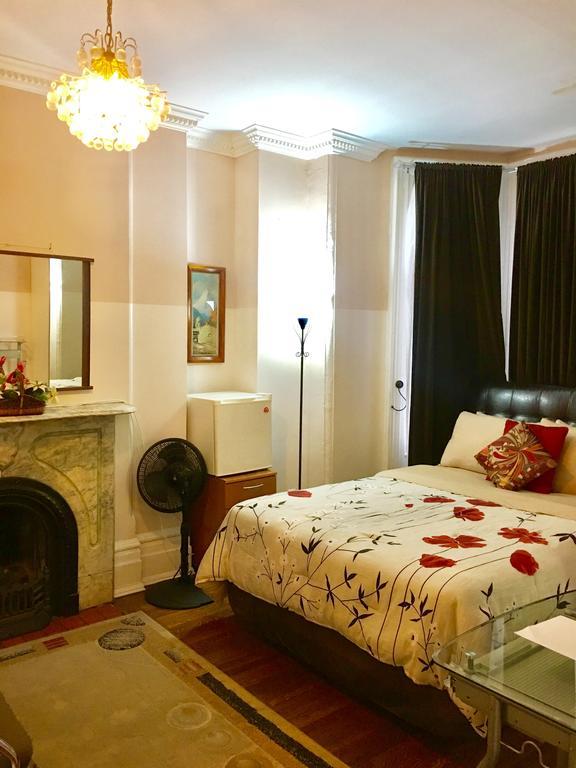 Comfy Guesthouse & Suite トロント エクステリア 写真