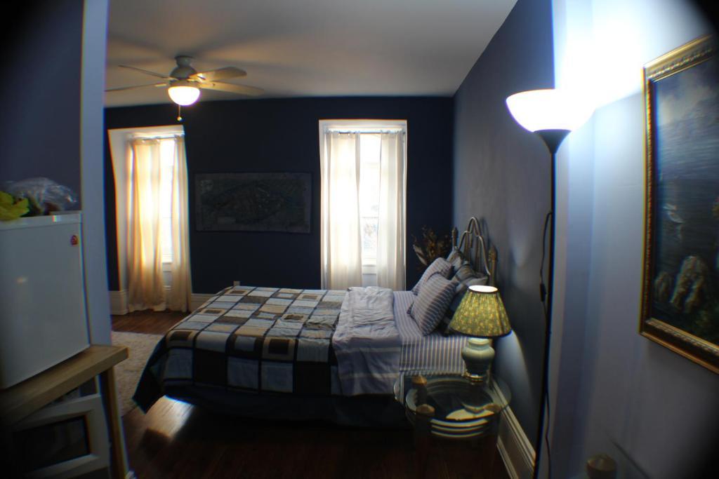 Comfy Guesthouse & Suite トロント エクステリア 写真