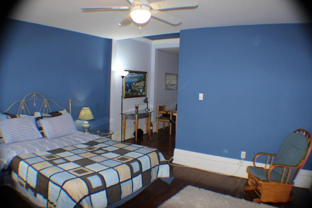 Comfy Guesthouse & Suite トロント エクステリア 写真