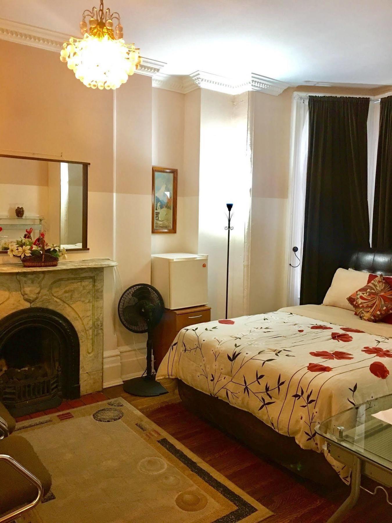 Comfy Guesthouse & Suite トロント エクステリア 写真