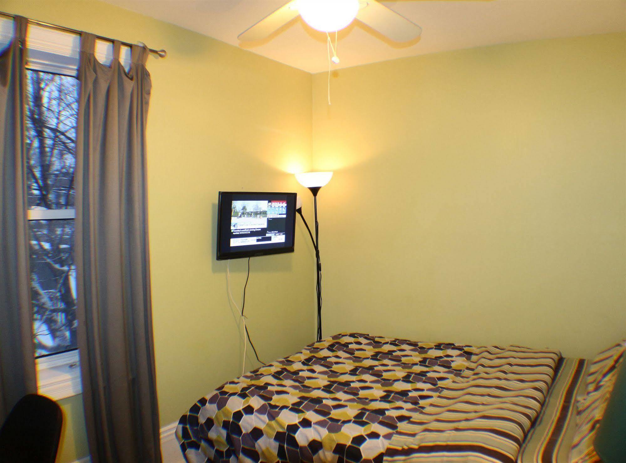 Comfy Guesthouse & Suite トロント エクステリア 写真