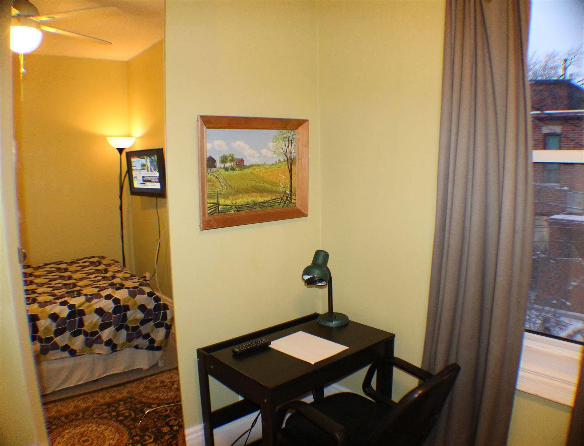 Comfy Guesthouse & Suite トロント エクステリア 写真